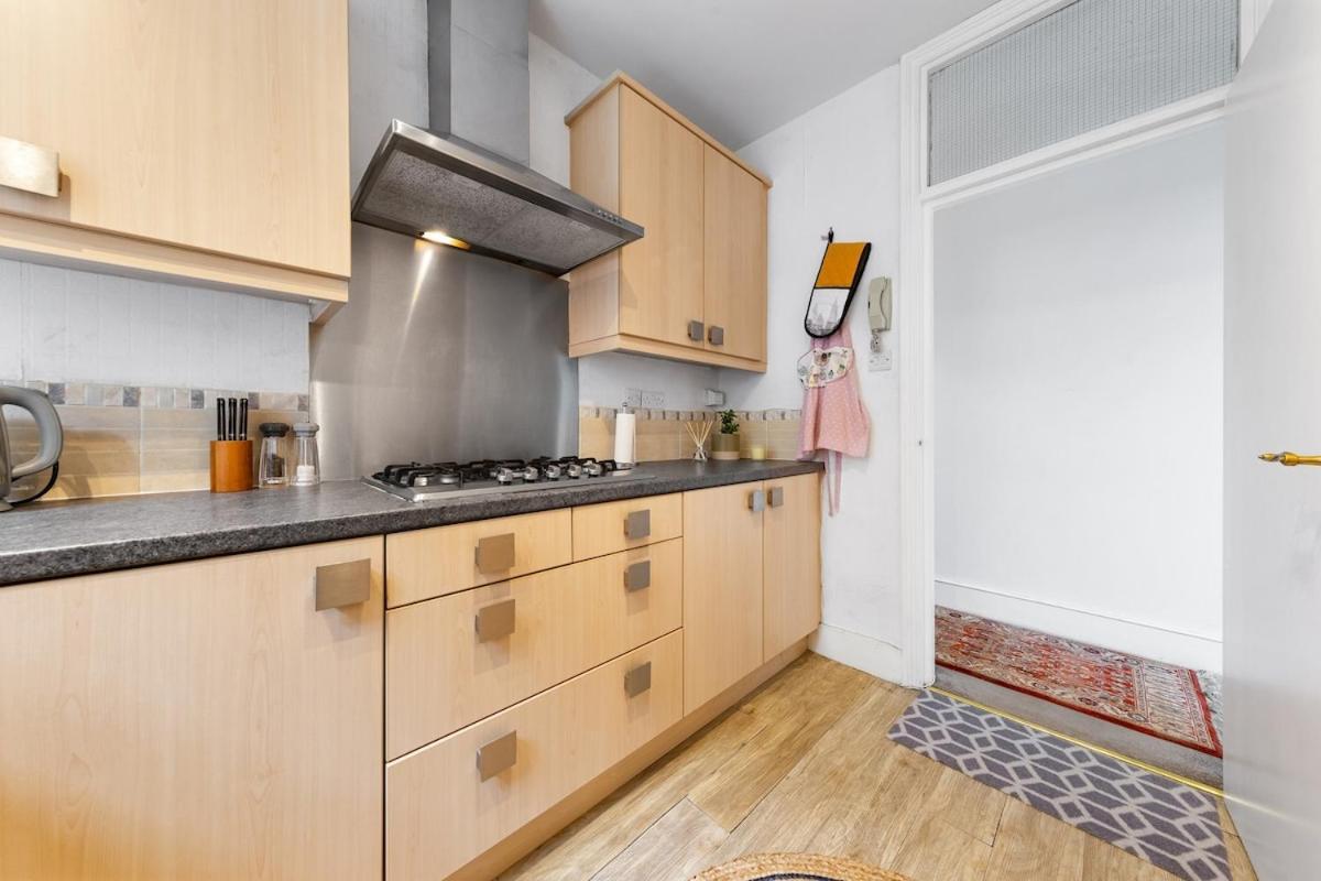 Apartament Lovely Split Level 2 Bedroom Flat In Nw Londra