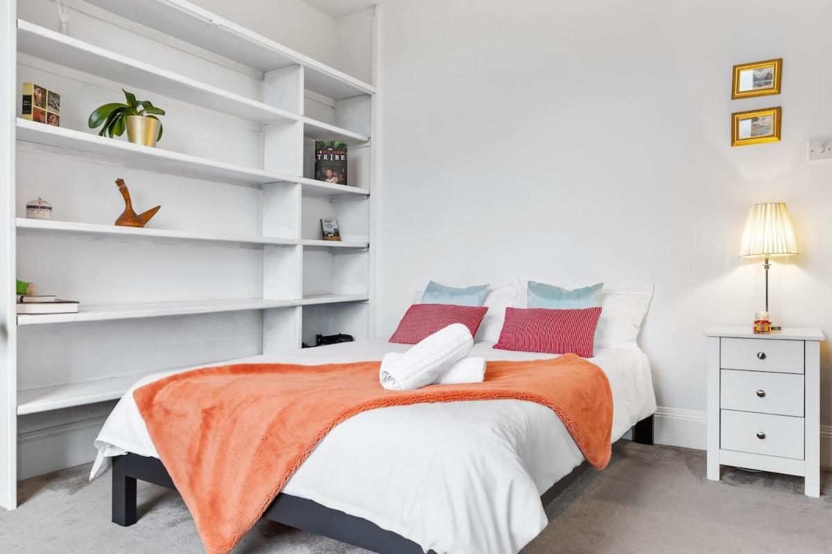 Apartament Lovely Split Level 2 Bedroom Flat In Nw Londra